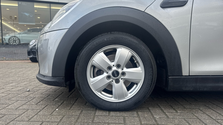 MINI Hatchback 1.5 Cooper Classic Premium 5dr Auto Petrol Hatchback